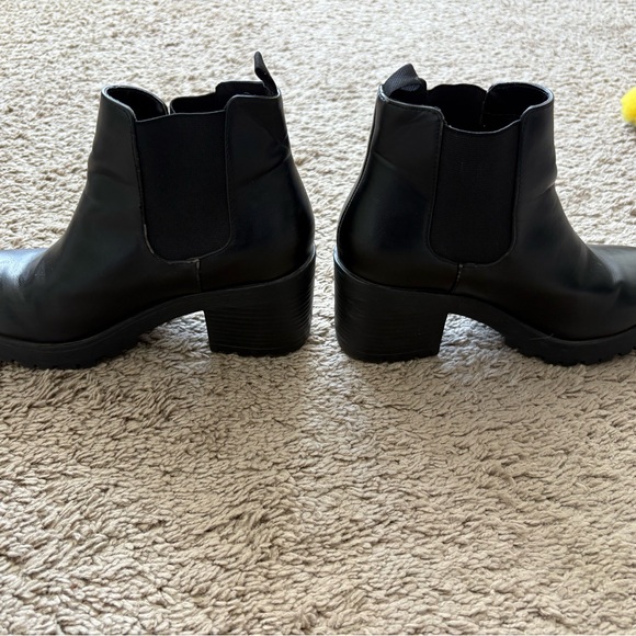 SODA Chelsea Boots - Picture 3 of 3